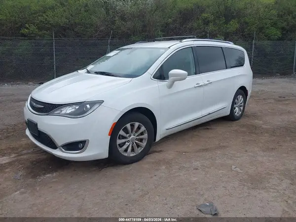 2C4RC1BG5JR109575 2018 CHRYSLER PACIFICA - Image 2