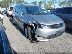 2C4RC1BG5JR110290 2018 CHRYSLER PACIFICA