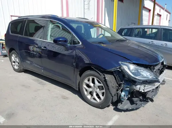 2C4RC1BG5JR111620 2018 CHRYSLER PACIFICA - Image 1