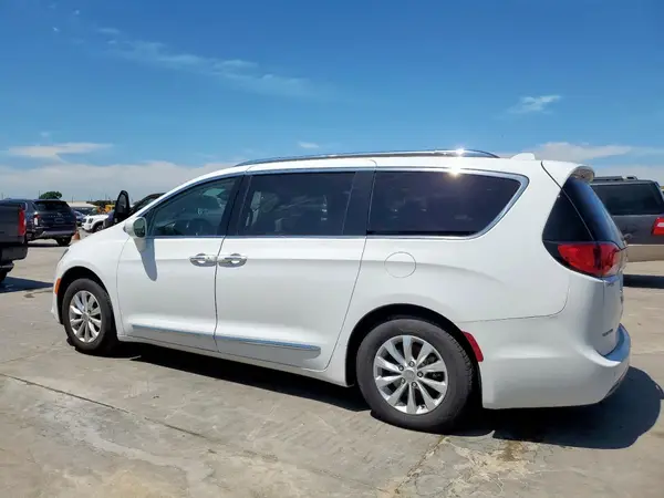 2C4RC1BG5JR113657 2018 CHRYSLER PACIFICA - Image 2