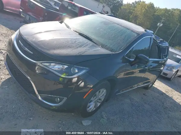 2C4RC1BG5JR113805 2018 CHRYSLER PACIFICA - Image 2