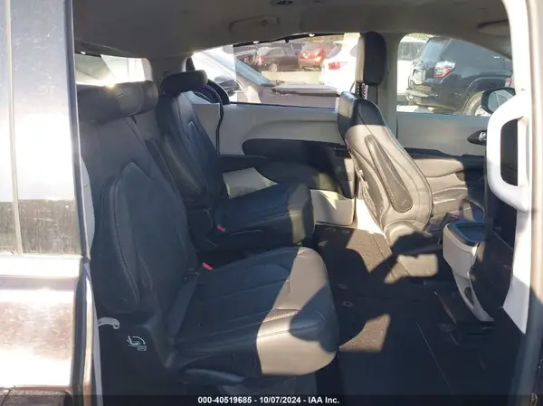 2C4RC1BG5JR113805 2018 CHRYSLER PACIFICA - Image 8