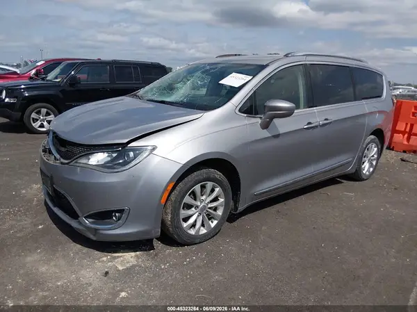 2C4RC1BG5JR115697 2018 CHRYSLER PACIFICA - Image 2