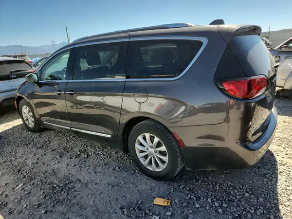 2C4RC1BG5JR119524 2018 CHRYSLER PACIFICA - Image 2