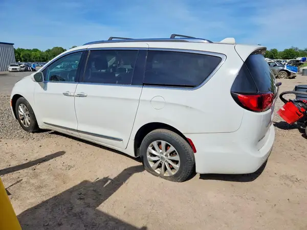 2C4RC1BG5JR119765 2018 CHRYSLER PACIFICA - Image 2