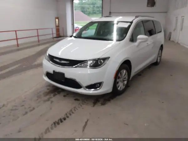 2C4RC1BG5JR120866 2018 CHRYSLER PACIFICA - Image 2