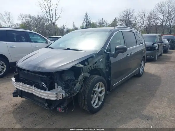 2C4RC1BG5JR123069 2018 CHRYSLER PACIFICA - Image 2