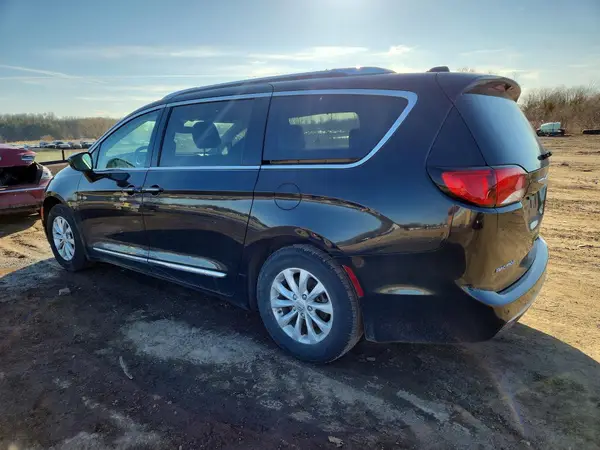 2C4RC1BG5JR124108 2018 CHRYSLER PACIFICA - Image 2