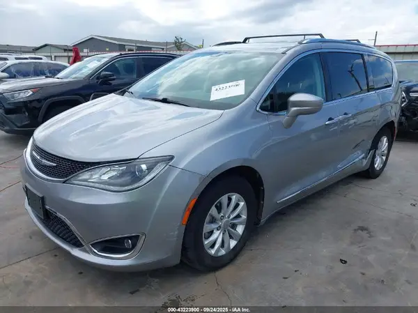 2C4RC1BG5JR142916 2018 CHRYSLER PACIFICA - Image 2