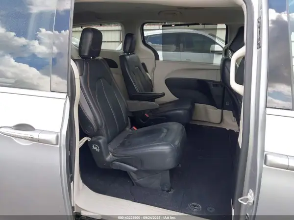 2C4RC1BG5JR142916 2018 CHRYSLER PACIFICA - Image 8