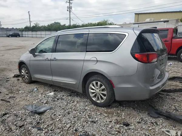 2C4RC1BG5JR152216 2018 CHRYSLER PACIFICA - Image 2