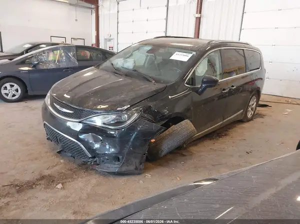 2C4RC1BG5JR166956 2018 CHRYSLER PACIFICA - Image 2