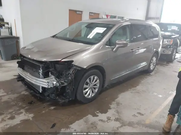 2C4RC1BG5JR175172 2018 CHRYSLER PACIFICA - Image 2