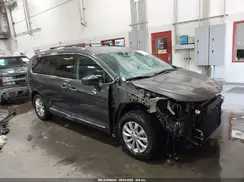 2C4RC1BG5JR185801 2018 CHRYSLER PACIFICA