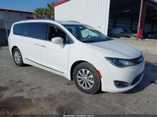 2C4RC1BG5JR186012 2018 CHRYSLER PACIFICA - Image 1