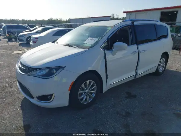 2C4RC1BG5JR186012 2018 CHRYSLER PACIFICA - Image 2