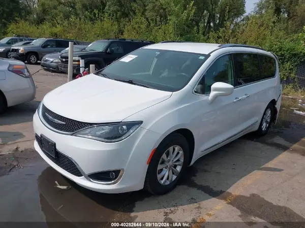 2C4RC1BG5JR192800 2018 CHRYSLER PACIFICA - Image 2