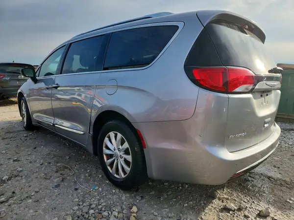 2C4RC1BG5JR193008 2018 CHRYSLER PACIFICA - Image 2