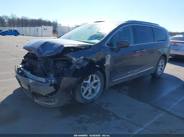 2C4RC1BG5JR204623 2018 CHRYSLER PACIFICA - Image 2