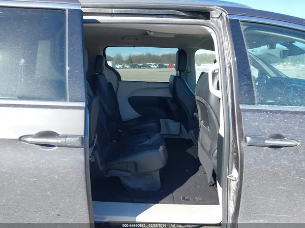 2C4RC1BG5JR204623 2018 CHRYSLER PACIFICA - Image 8