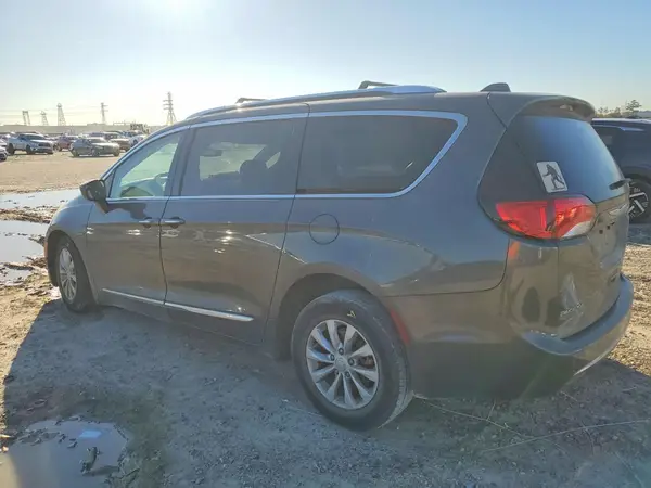 2C4RC1BG5JR210647 2018 CHRYSLER PACIFICA - Image 2