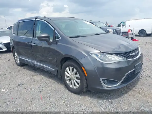2C4RC1BG5JR211197 2018 CHRYSLER PACIFICA - Image 1