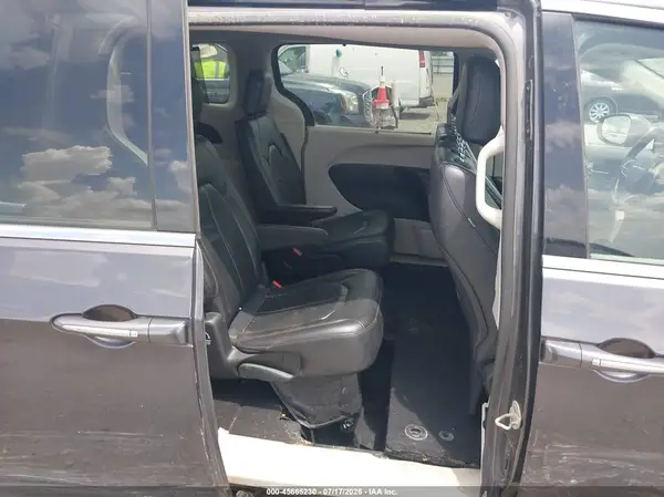 2C4RC1BG5JR211197 2018 CHRYSLER PACIFICA - Image 8