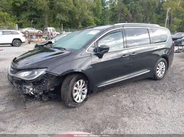 2C4RC1BG5JR214309 2018 CHRYSLER PACIFICA - Image 2