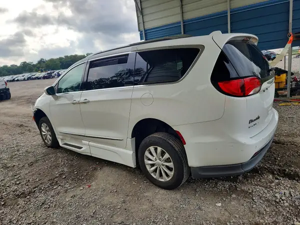 2C4RC1BG5JR217484 2018 CHRYSLER PACIFICA - Image 2