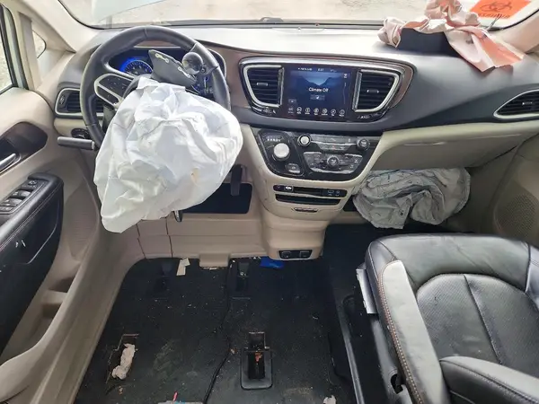 2C4RC1BG5JR217484 2018 CHRYSLER PACIFICA - Image 8