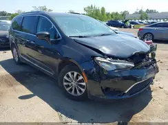 2C4RC1BG5JR227593 2018 CHRYSLER PACIFICA