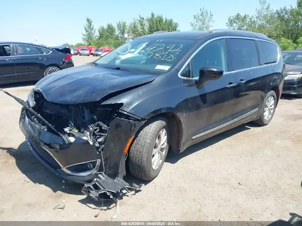 2C4RC1BG5JR227593 2018 CHRYSLER PACIFICA - Image 2