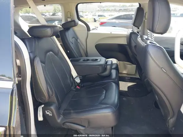 2C4RC1BG5JR227593 2018 CHRYSLER PACIFICA - Image 8