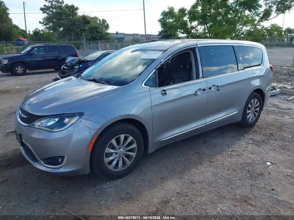 2C4RC1BG5JR233457 2018 CHRYSLER PACIFICA - Image 2
