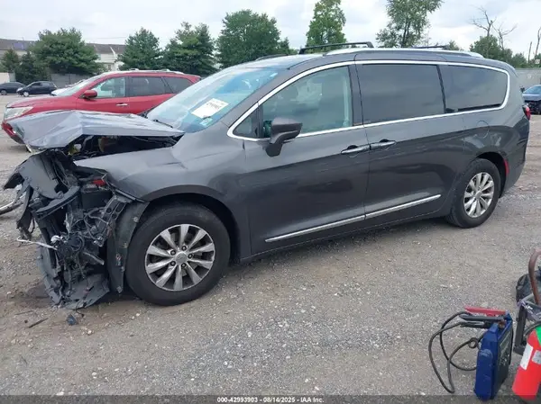 2C4RC1BG5JR257287 2018 CHRYSLER PACIFICA - Image 2