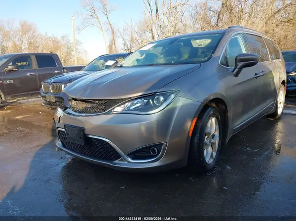2C4RC1BG5JR270413 2018 CHRYSLER PACIFICA - Image 2