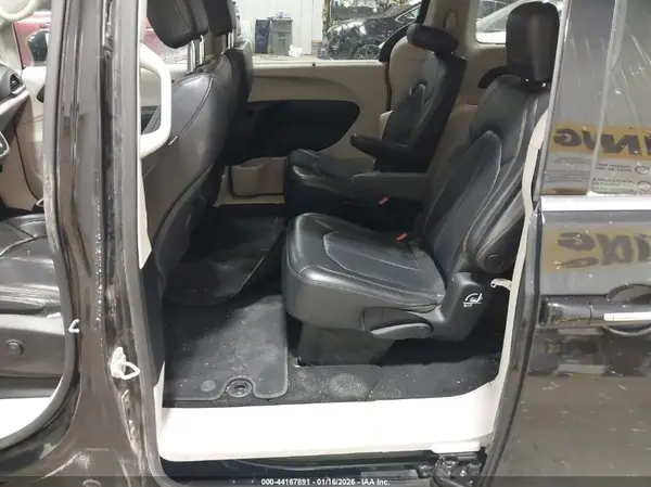 2C4RC1BG5JR277197 2018 CHRYSLER PACIFICA - Image 8