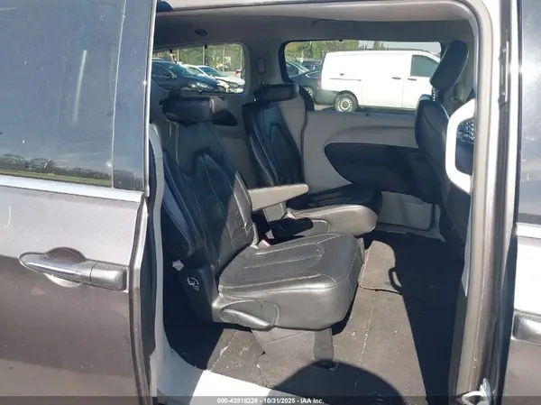 2C4RC1BG5JR278964 2018 CHRYSLER PACIFICA - Image 8