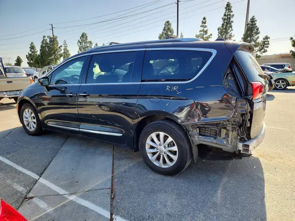 2C4RC1BG5JR290533 2018 CHRYSLER PACIFICA - Image 2