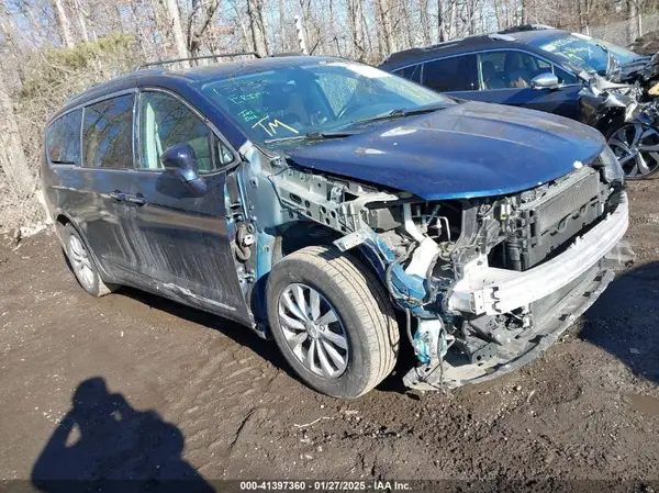 2C4RC1BG5JR294811 2018 CHRYSLER PACIFICA - Image 1