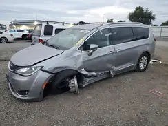 2C4RC1BG5JR321991 2018 CHRYSLER PACIFICA