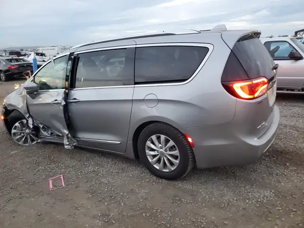 2C4RC1BG5JR321991 2018 CHRYSLER PACIFICA - Image 2