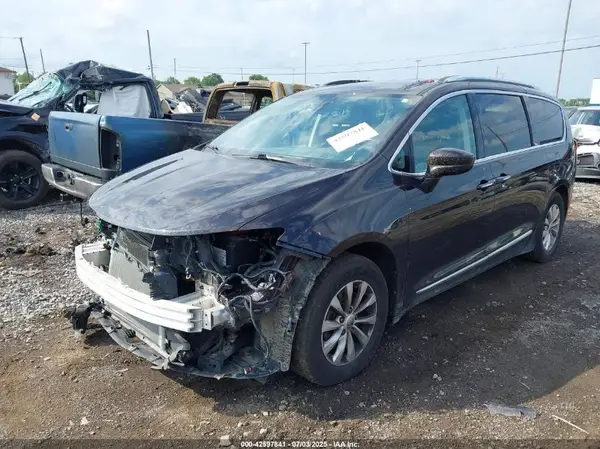 2C4RC1BG5JR354067 2018 CHRYSLER PACIFICA - Image 2