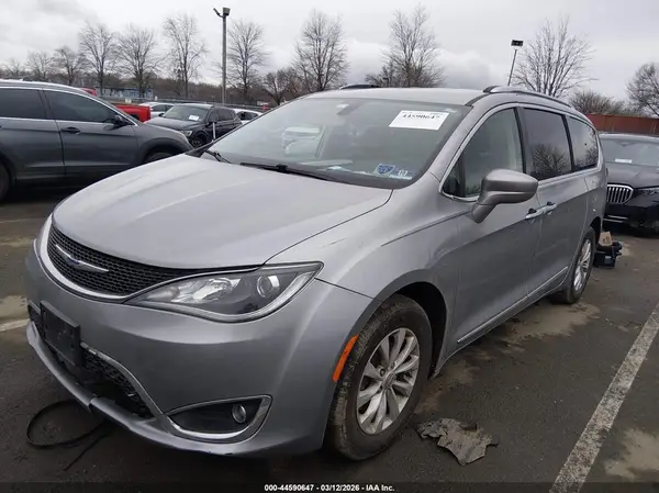2C4RC1BG5KR523599 2019 CHRYSLER PACIFICA - Image 2