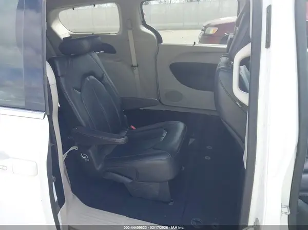 2C4RC1BG5KR537437 2019 CHRYSLER PACIFICA - Image 8