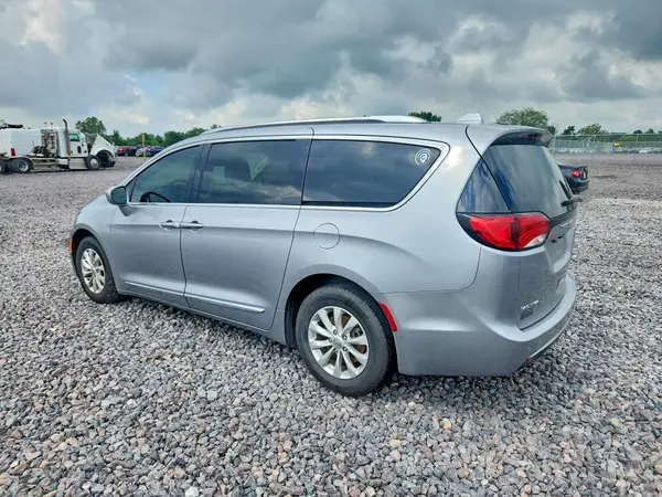 2C4RC1BG5KR561219 2019 CHRYSLER PACIFICA - Image 2