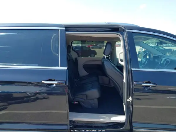 2C4RC1BG5KR575931 2019 CHRYSLER PACIFICA - Image 8