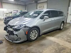 2C4RC1BG5KR588940 2019 CHRYSLER PACIFICA