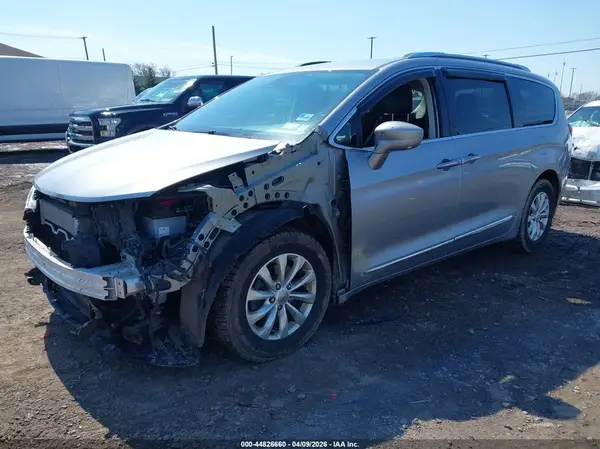 2C4RC1BG5KR597654 2019 CHRYSLER PACIFICA - Image 2