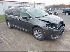 2C4RC1BG5KR613450 2019 CHRYSLER PACIFICA